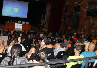Servidores fazem sua primeira grande assembleia de data-base
