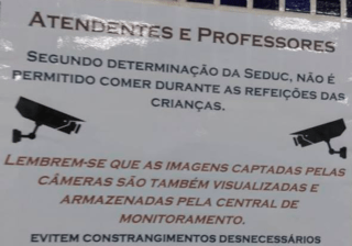 Professores e atendentes proibidos de comer com alunos